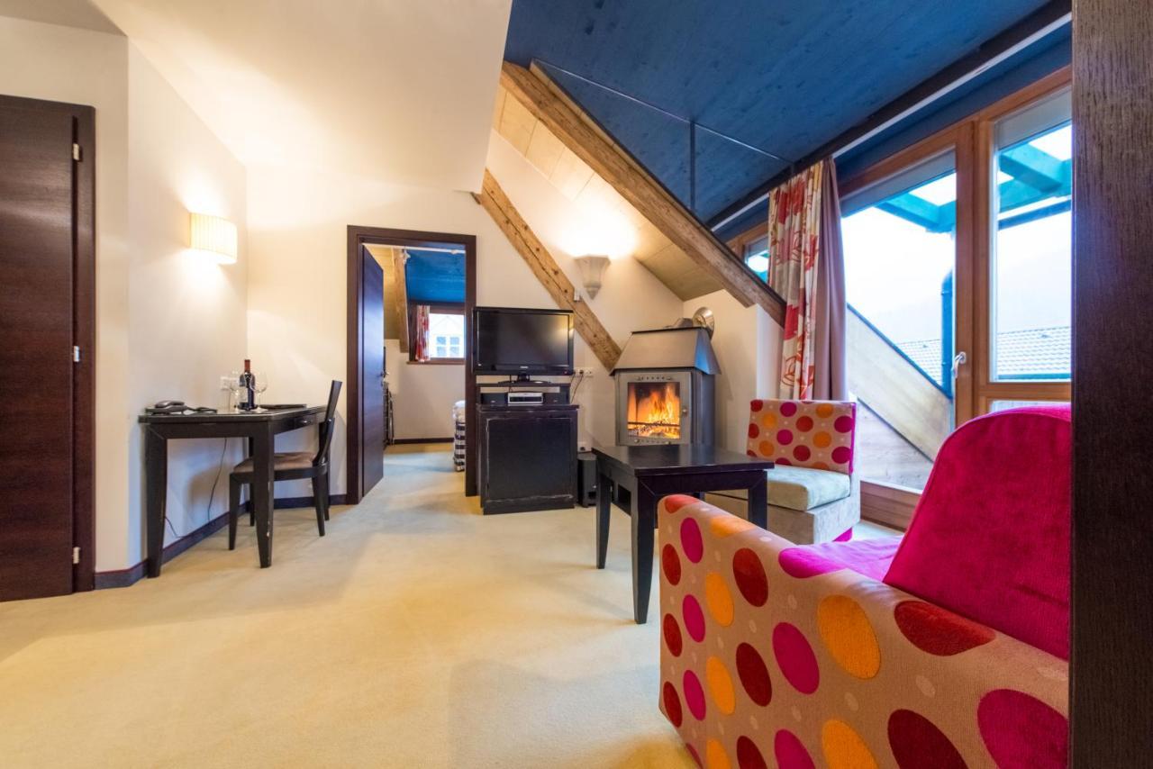 Adler Suite & Stube Villabassa Eksteriør billede