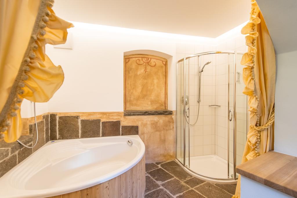 Adler Suite & Stube Villabassa Eksteriør billede