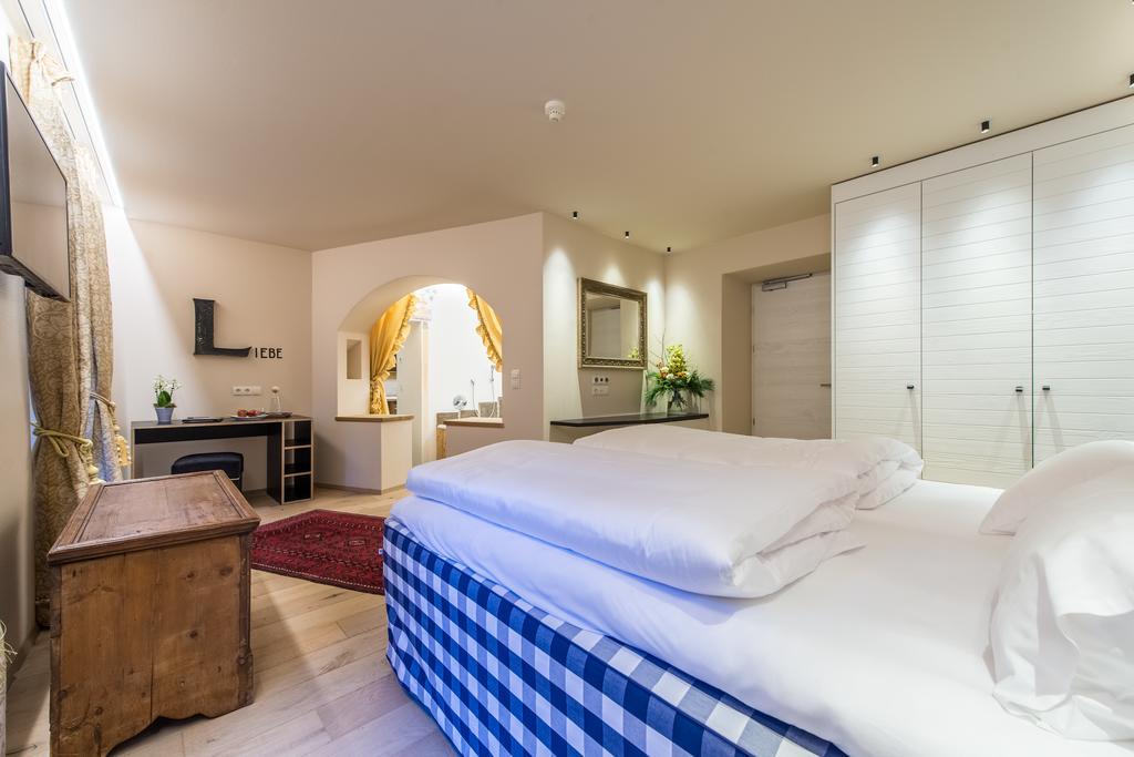 Adler Suite & Stube Villabassa Eksteriør billede