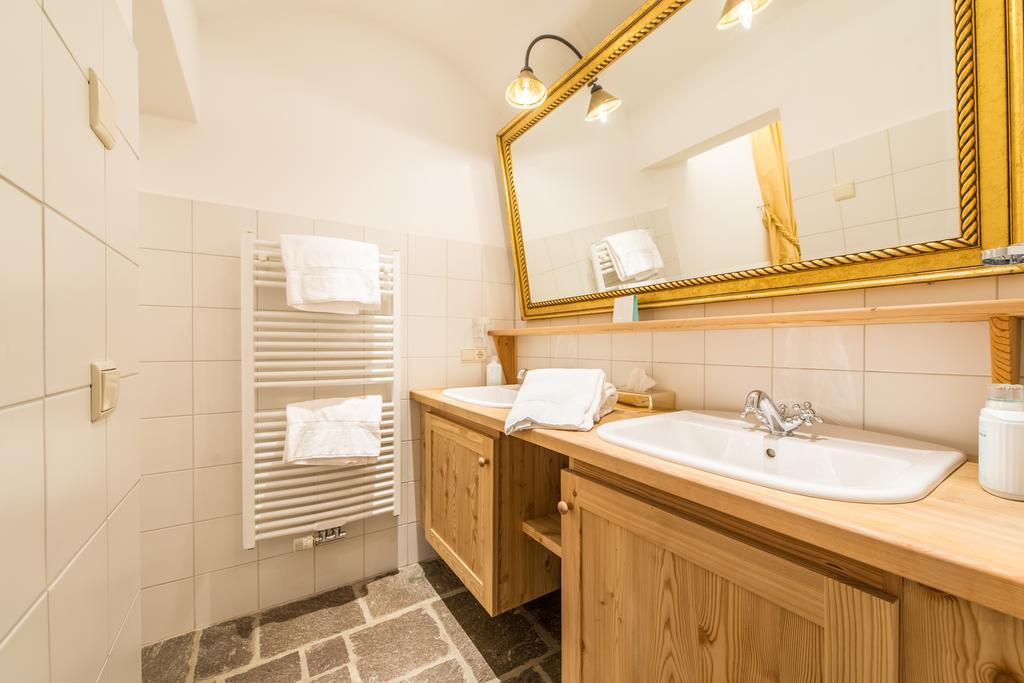 Adler Suite & Stube Villabassa Eksteriør billede