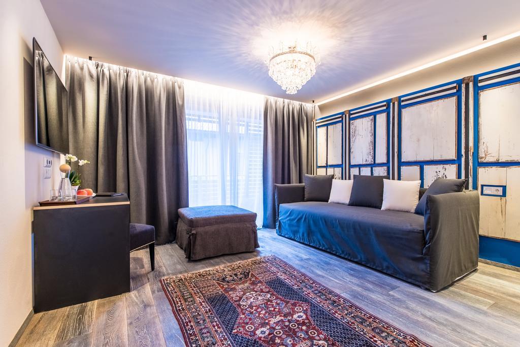 Adler Suite & Stube Villabassa Eksteriør billede